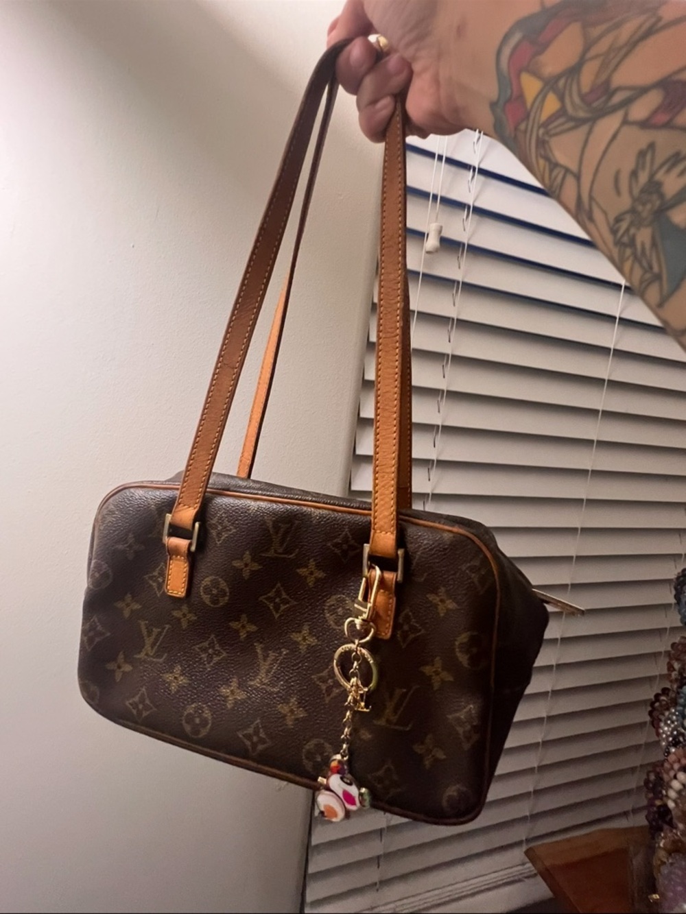 Louis Vuitton Cite MM - Picture 2 of 2